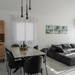 H&o Sunset Gold Apartment
