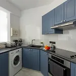 H&o Sunset Gold Apartment