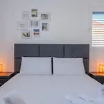 H&o Sunset Gold Apartment