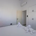 H&o Sunset Gold Apartment